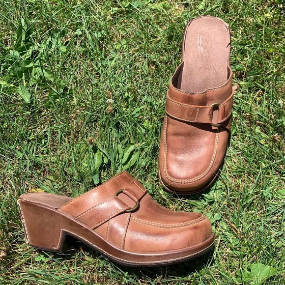 Brown vintage boho chunky heels
• Brand: White Mountain
• Size: 6 - Picture 6 of 6